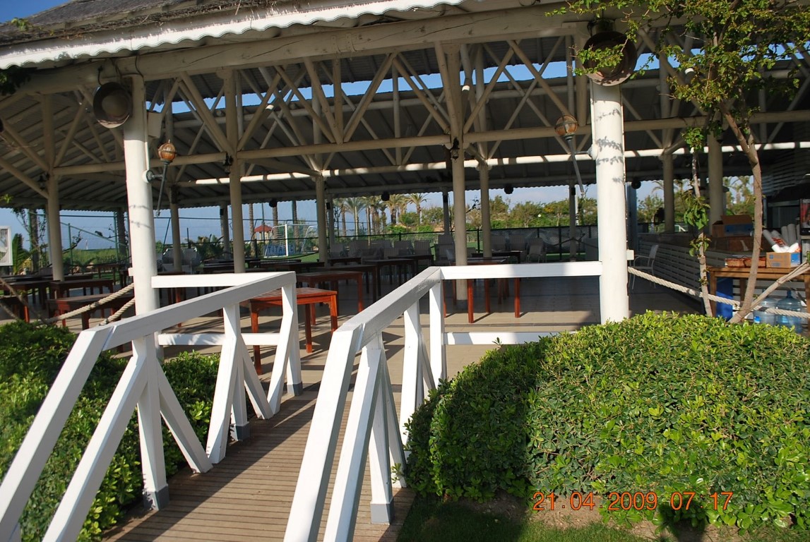 imagini hotel TITANIC LARA